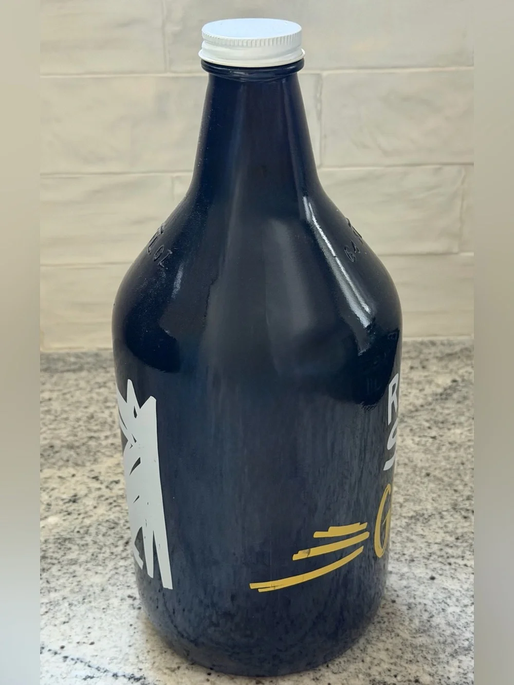 New Crate&Barrel Ready Set Growl! Black Glass 64oz Growler with White Screw-Top